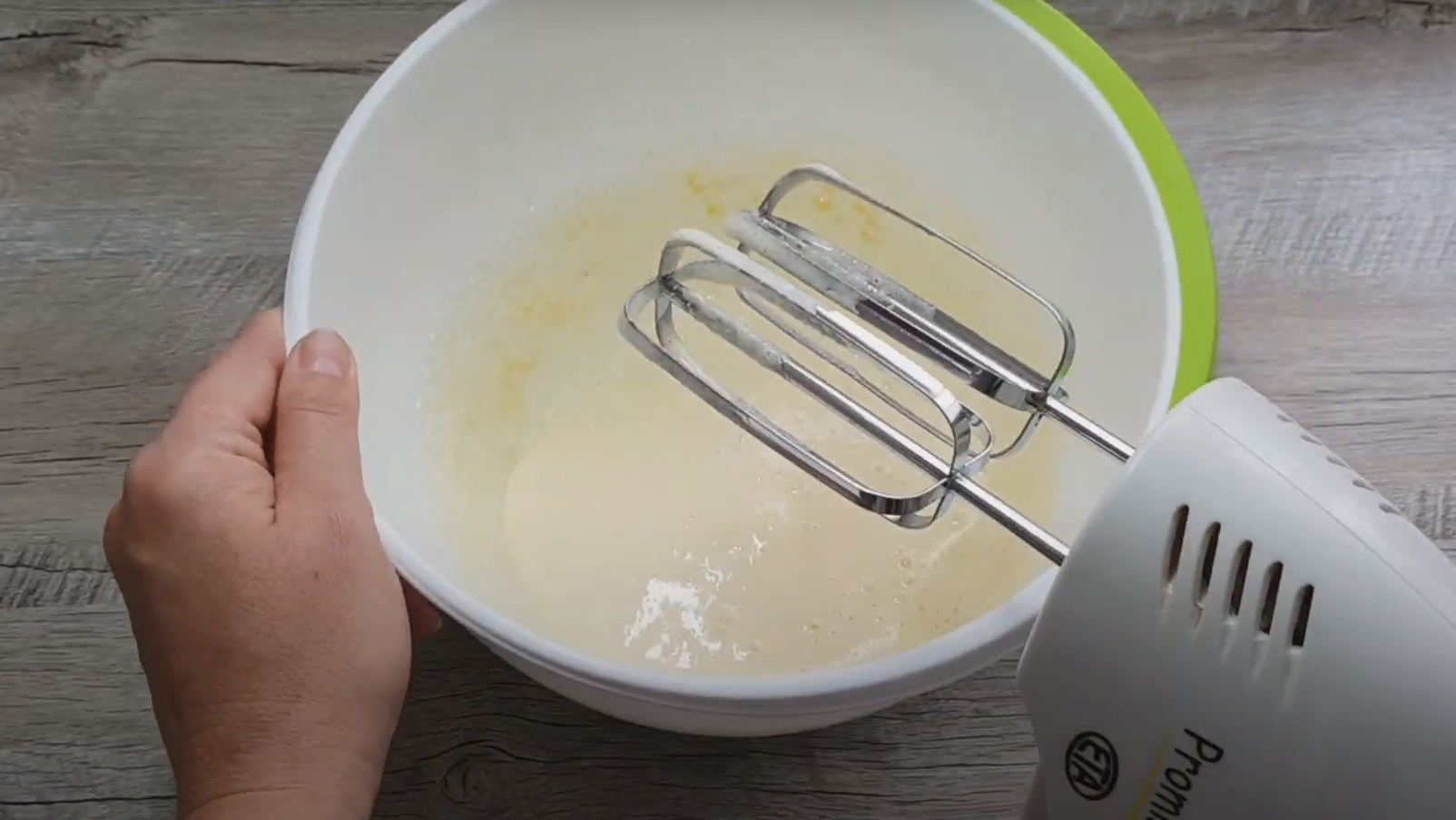 HOT Milk Cake - Fluffy as a Cloud: Ett fantastiskt recept som har tagit världen med storm - den är så mjuk att den smälter på tungan!