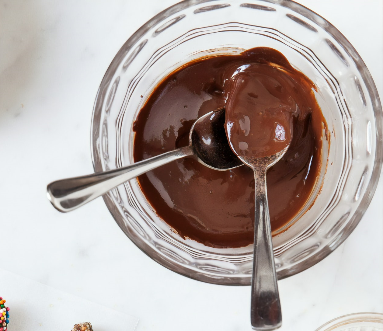 Kaffeblixt med choklad och grädde: En fantastiskt saftig dessert för skedar - klar på 15 minuter och hela familjen är exalterade över det!