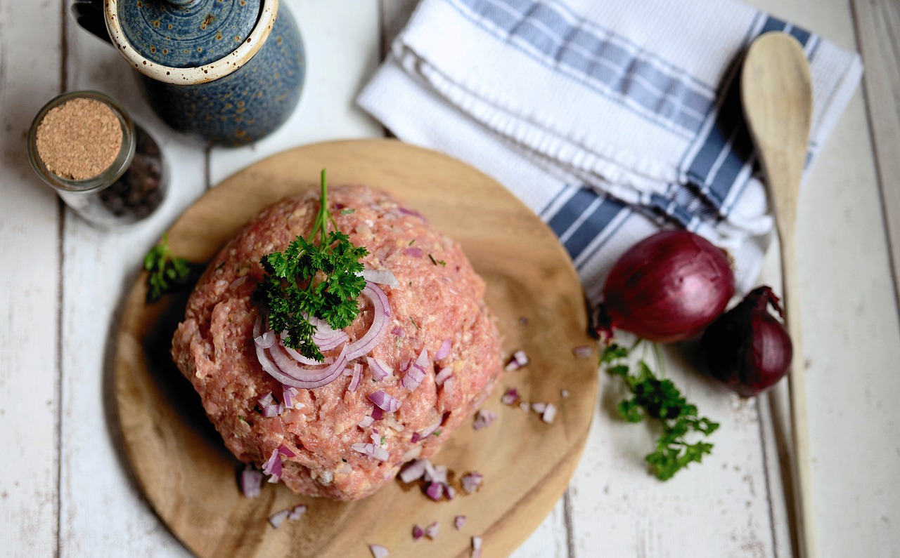 Saftiga köttrullar fyllda med ost: Den bästa lunchen från ugnen för hela familjen!