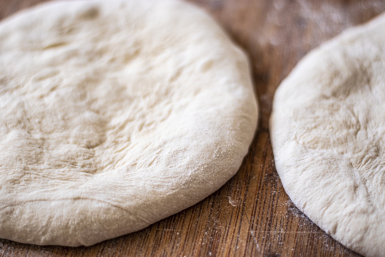 Jag hittade äntligen ett recept på en genialisk pizza UTAN jäst: Degen är tunn och god – snabb förberedelse!